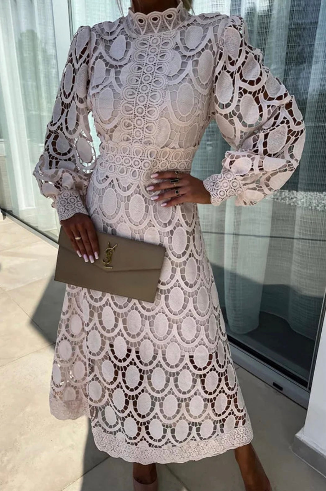 Robe Charlotte en Dentelle Élégante